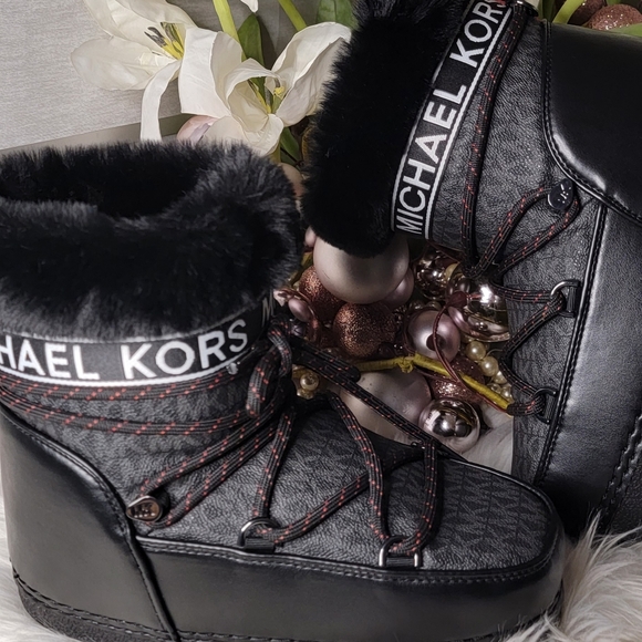 Michael Kors Zelda Nylon Snow Boot Brand new - Picture 1 of 10